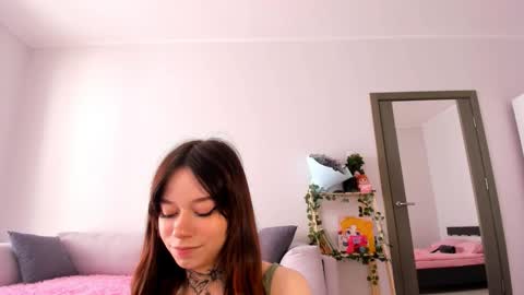 Snapshot of passionate_isabella chatting on October 14, 2025, 4:35 am Bella online show from October 14, 2025, 4:35 am