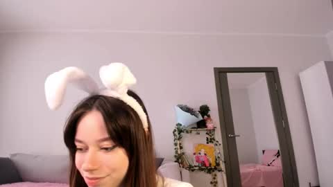 Snapshot of passionate_isabella chatting on October 18, 2025, 3:20 am Bella online show from October 18, 2025, 3:20 am