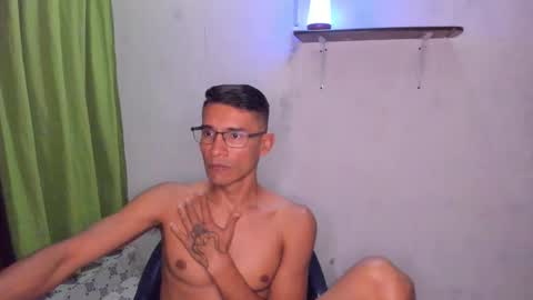 EDUAR Independent model online show from November 26, 2025, 3:29 am