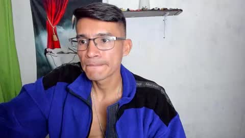 EDUAR Independent model online show from February 1, 2026, 11:25 pm