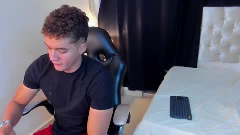 Snapshot of paul_george212 chatting on March 31, 2026, 3:56 pm Paull George online show from March 31, 2026, 3:56 pm