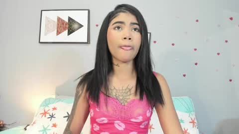 Snapshot of paulete_w chatting on April 14, 2026, 12:22 pm Pau online show from April 14, 2026, 12:22 pm