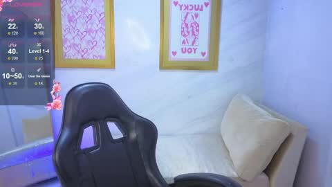 Snapshot of paulette_v chatting on April 16, 2026, 1:01 pm Live 800am 200pm COLOMBIAN HOUR online show from April 16, 2026, 1:01 pm