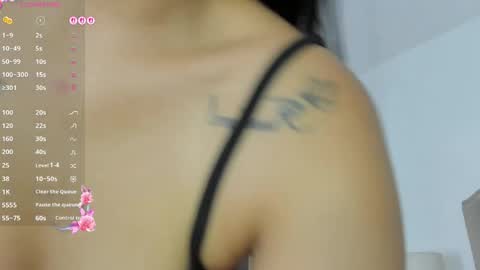 paulina lux online show from April 11, 2026, 7:45 am