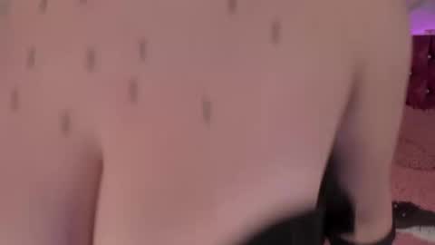 paulinabelen21 online show from November 1, 2025, 4:14 am