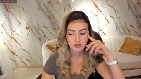 Paulina Santos  online show from March 7, 2025, 7:05 pm