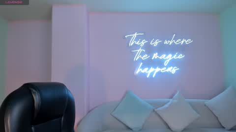 Paulina Santos  online show from September 25, 2025, 7:28 pm