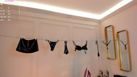 Paulina Santos  online show from April 9, 2026, 7:30 pm