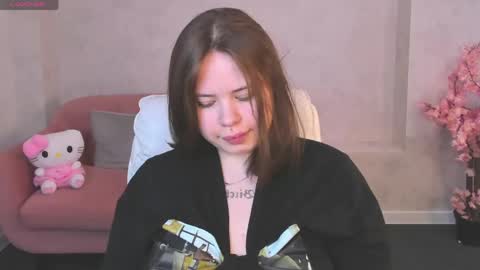 Snapshot of pauline_moore chatting on May 5, 2026, 9:17 am Erica online show from May 5, 2026, 9:17 am