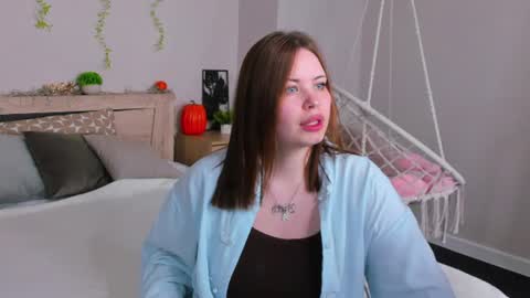 Snapshot of pauline_moore chatting on June 14, 2026, 9:22 am Erica online show from June 14, 2026, 9:22 am