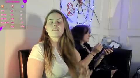 ArtsyHeartsyy online show from January 21, 2025, 4:54 am