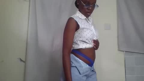 peach_melbah online show from February 26, 2026, 11:31 am