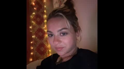 peachesncreampiezz online show from July 11, 2026, 6:27 am
