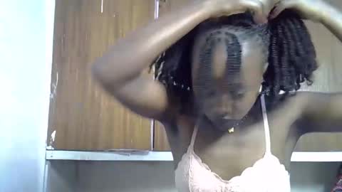 peachy_ebony online show from October 26, 2025, 3:45 am