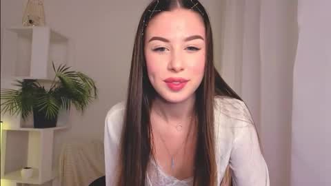 Chloe online show from September 13, 2025, 1:33 pm