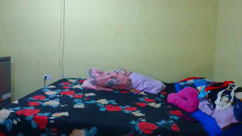 pecadodulce online show from April 18, 2026, 7:58 pm