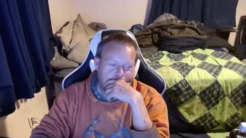 Snapshot of pecker40 chatting on December 7, 2024, 2:42 am pecker40 online show from December 7, 2024, 2:42 am