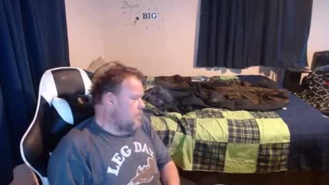 Snapshot of pecker40 chatting on December 22, 2024, 10:25 pm pecker40 online show from December 22, 2024, 10:25 pm