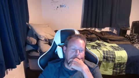 Snapshot of pecker40 chatting on December 28, 2024, 10:02 pm pecker40 online show from December 28, 2024, 10:02 pm