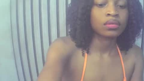 Lizzy online show from November 24, 2025, 5:56 pm