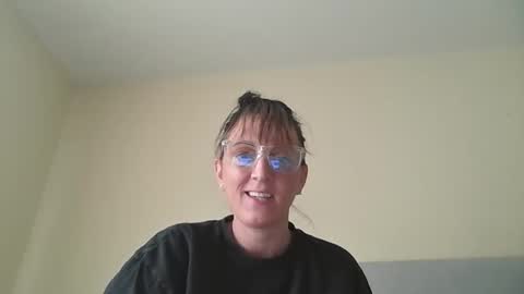 pennypettyworth online show from February 2, 2026, 7:01 pm