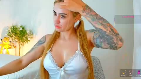 Snapshot of pennyy__ chatting on July 16, 2026, 9:37 am Hi Im Penelope better vibrations 1111 online show from July 16, 2026, 9:37 am