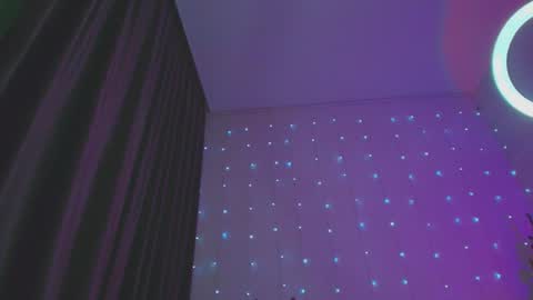 Dia  online show from December 8, 2024, 9:30 pm