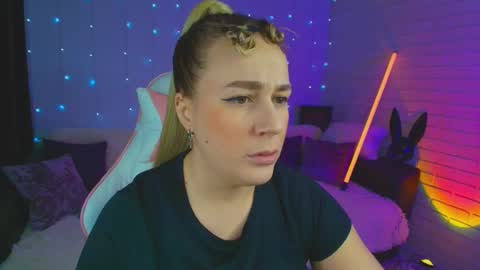 Dia  online show from February 21, 2025, 10:37 pm