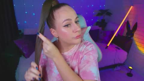 Dia  online show from November 9, 2025, 12:03 pm