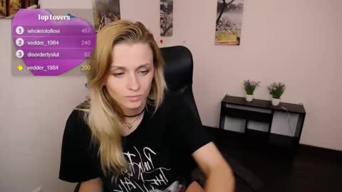 Mia online show from September 30, 2025, 8:36 pm