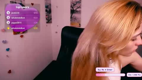 Mia online show from November 17, 2025, 7:36 am