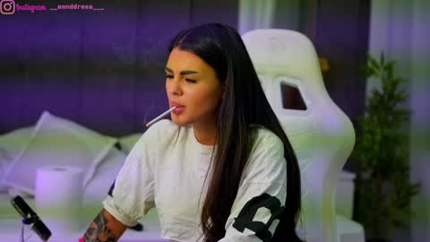 Dee online show from October 25, 2025, 5:08 pm