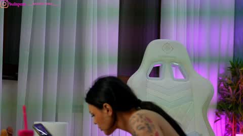 Dee online show from March 18, 2026, 7:28 pm