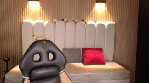 perla_lovely online show from April 23, 2026, 12:40 pm