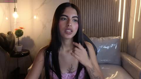 perla_lovely online show from April 25, 2026, 1:03 pm