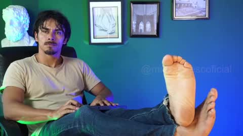 andres    online show from February 12, 2025, 7:45 pm