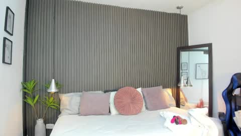 Lizza online show from April 7, 2026, 11:43 am