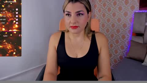 Isabella   online show from December 16, 2024, 6:38 pm