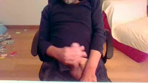 pesketig42 online show from April 25, 2026, 9:01 pm