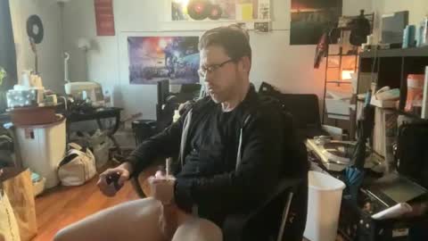 Snapshot of petehaze484617 chatting on December 19, 2024, 6:12 pm Pete Haze online show from December 19, 2024, 6:12 pm