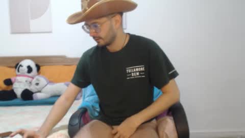 Snapshot of peter_x_annaud chatting on October 10, 2025, 11:09 am FELIPE online show from October 10, 2025, 11:09 am