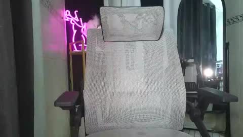 Snapshot of petit_soflexx chatting on October 28, 2025, 5:48 pm abby online show from October 28, 2025, 5:48 pm