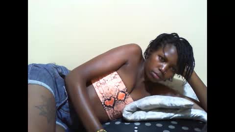 Snapshot of petite_bunni chatting on April 29, 2026, 6:14 pm petite_bunni online show from April 29, 2026, 6:14 pm