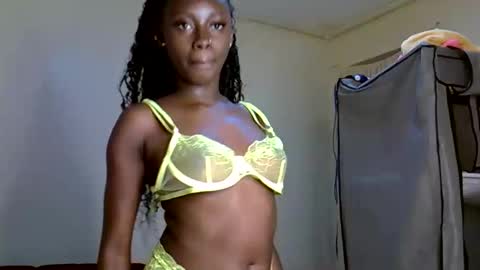 Snapshot of petite_charm chatting on April 14, 2026, 8:09 am Charm online show from April 14, 2026, 8:09 am