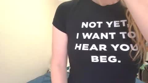 Snapshot of petite_cupcake chatting on January 6, 2025, 2:37 am Little cupcake online show from January 6, 2025, 2:37 am