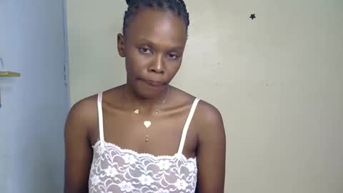 Snapshot of petite_desiree chatting on November 20, 2025, 12:16 pm Desiree online show from November 20, 2025, 12:16 pm