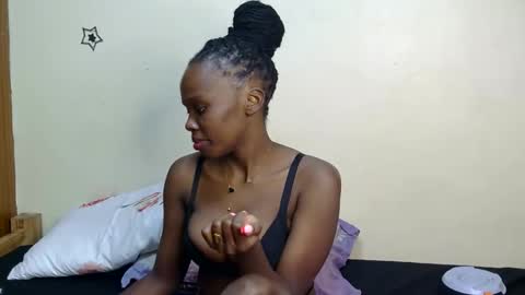 Snapshot of petite_desiree chatting on November 29, 2025, 7:50 pm Desiree online show from November 29, 2025, 7:50 pm