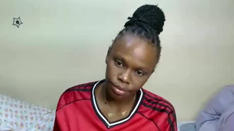 Snapshot of petite_desiree chatting on December 3, 2025, 10:19 pm Desiree online show from December 3, 2025, 10:19 pm