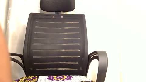 Snapshot of petite_freakette chatting on February 26, 2026, 5:56 pm Moon online show from February 26, 2026, 5:56 pm