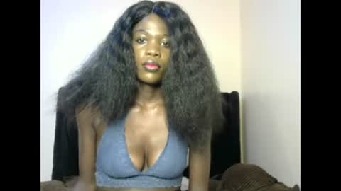 petite_lavi2 online show from February 17, 2025, 6:04 pm